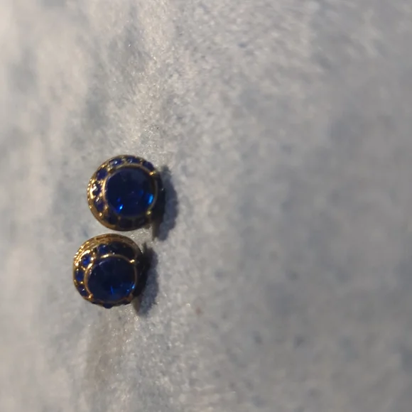 Earrings - Picture 2 of 4